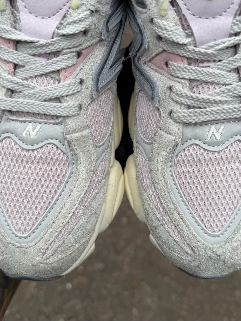 New Balance 9060 size 7 Women’s - Pink/Gray - Picture 4 of 10